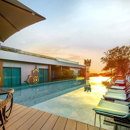 芭东山丘迈家酒店【SHA Extra Plus】 Patong 外观 照片 The pool at the hotel