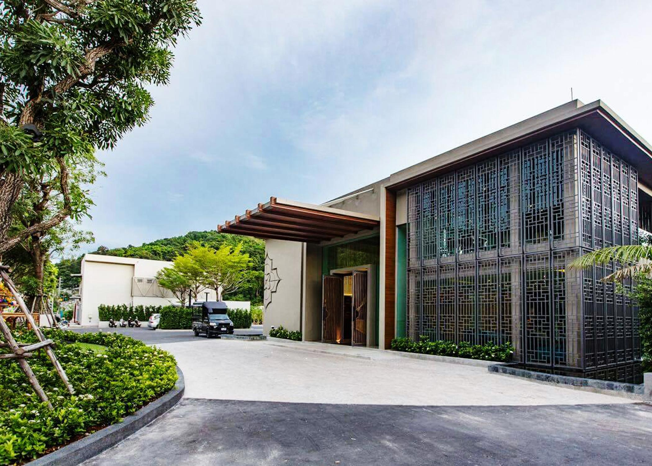芭东山丘迈家酒店【SHA Extra Plus】 Patong 外观 照片 The main entrance of the museum