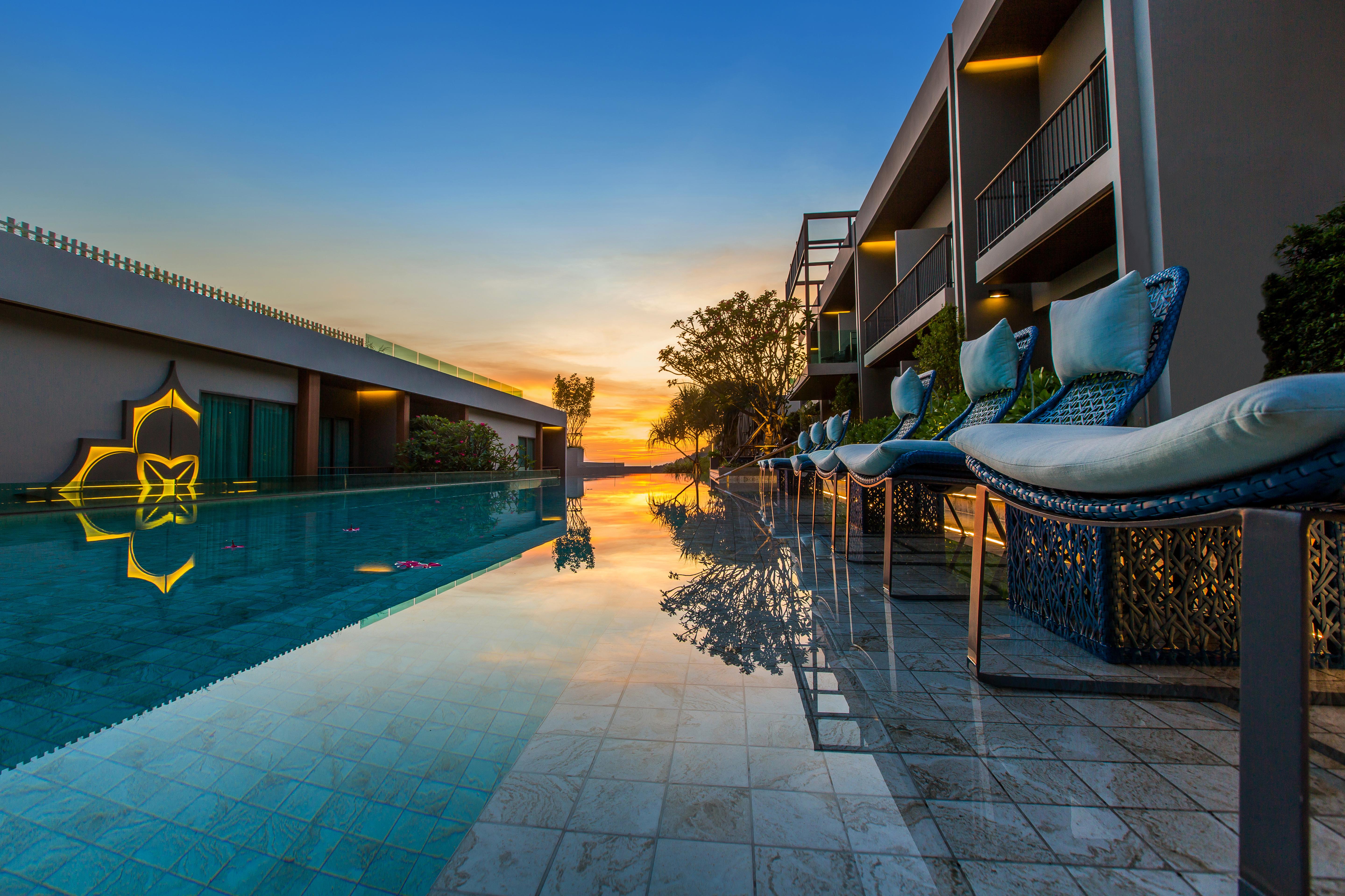 芭东山丘迈家酒店【SHA Extra Plus】 Patong 外观 照片 The swimming pool at the hotel