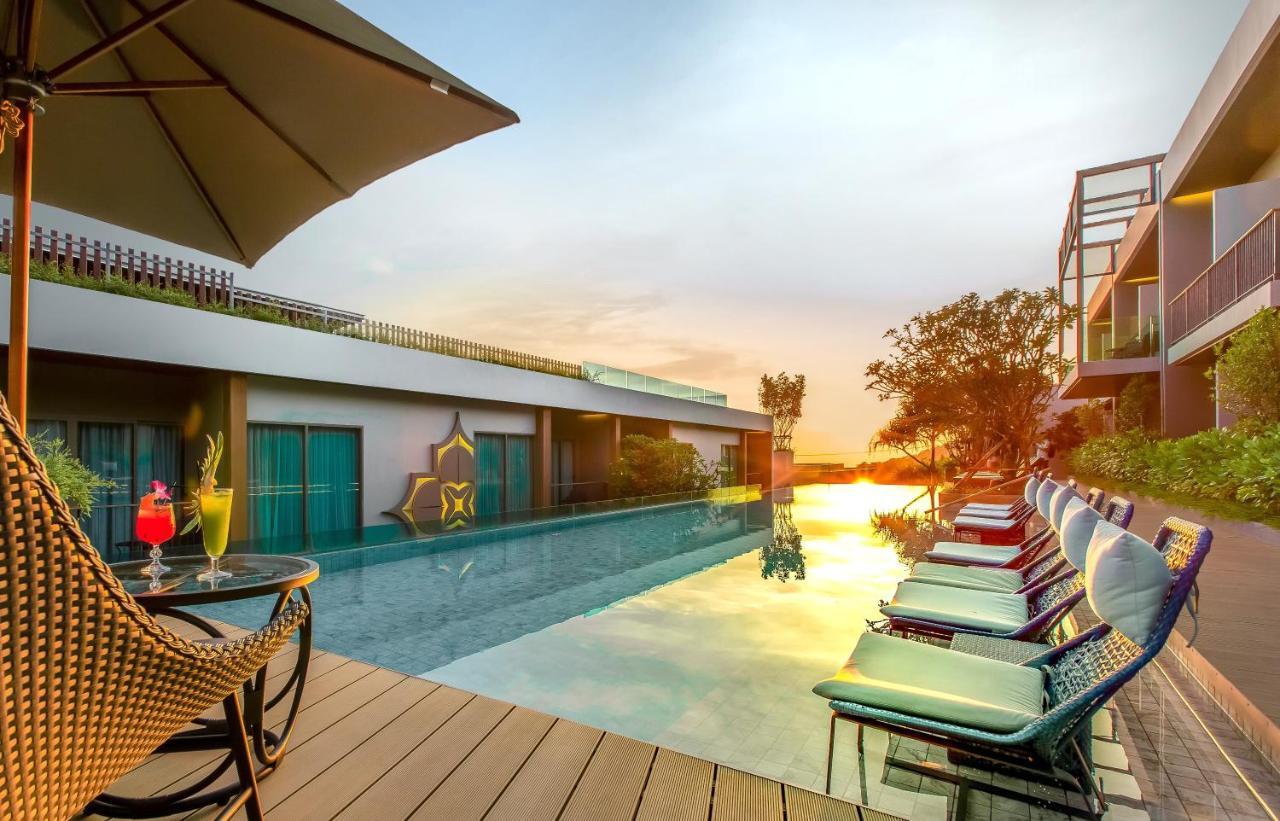 芭东山丘迈家酒店【SHA Extra Plus】 Patong 外观 照片 The pool at the hotel