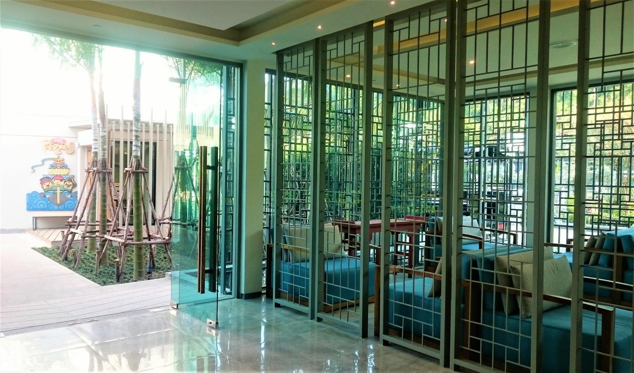 芭东山丘迈家酒店【SHA Extra Plus】 Patong 外观 照片 A room divider