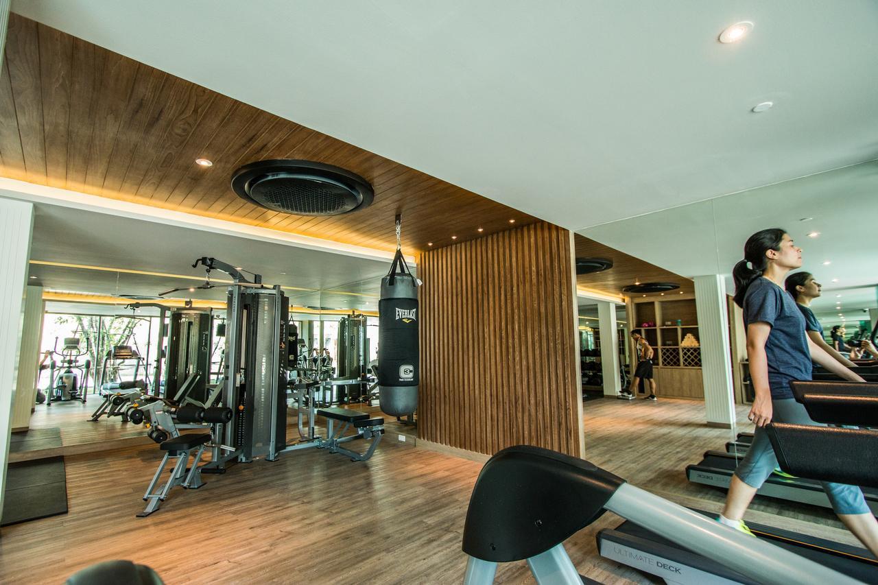 芭东山丘迈家酒店【SHA Extra Plus】 Patong 外观 照片 The gym at the 1016 Residences