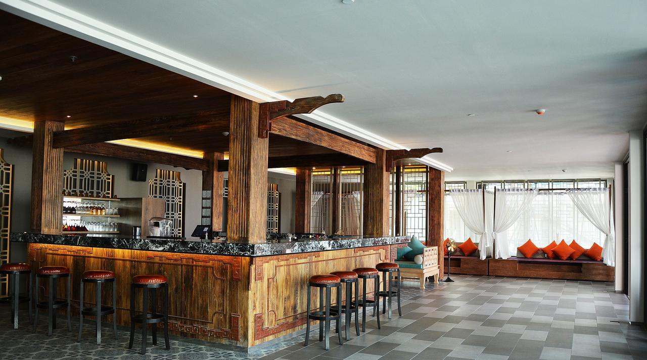 芭东山丘迈家酒店【SHA Extra Plus】 Patong 外观 照片 The bar at the hotel