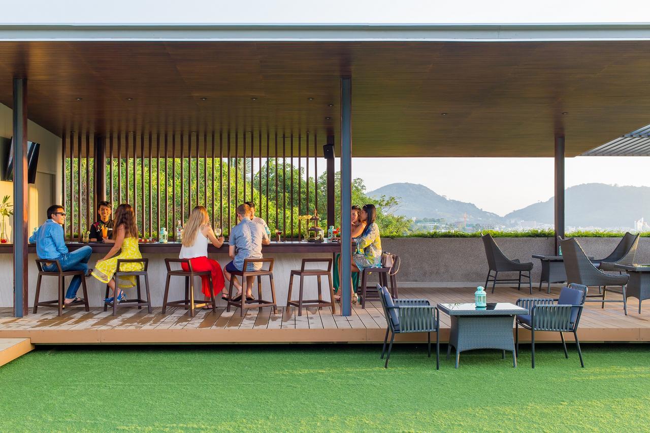 芭东山丘迈家酒店【SHA Extra Plus】 Patong 外观 照片 The rooftop bar at the hotel