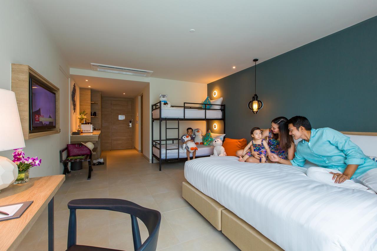 芭东山丘迈家酒店【SHA Extra Plus】 Patong 外观 照片 Family room at the hotel