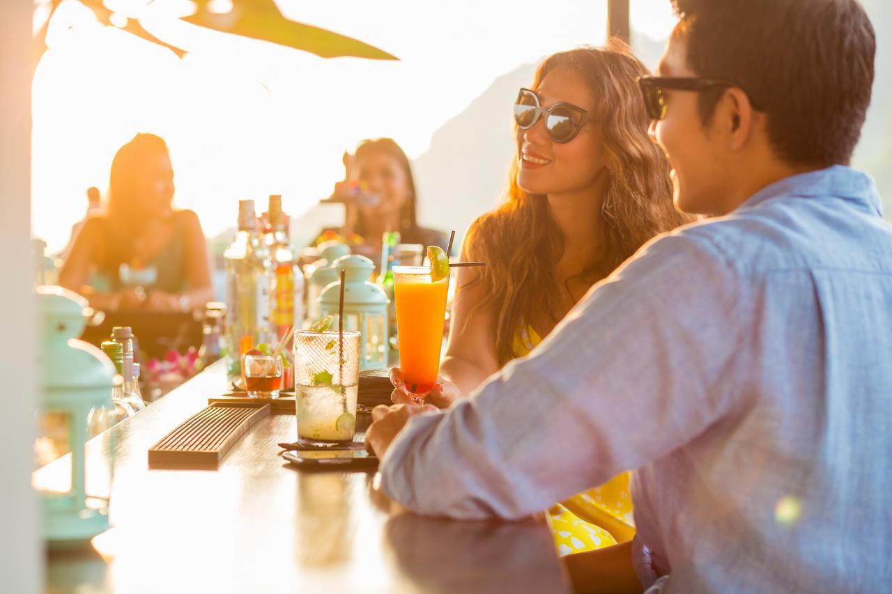 芭东山丘迈家酒店【SHA Extra Plus】 Patong 外观 照片 The bar at the 1011 Hotel
